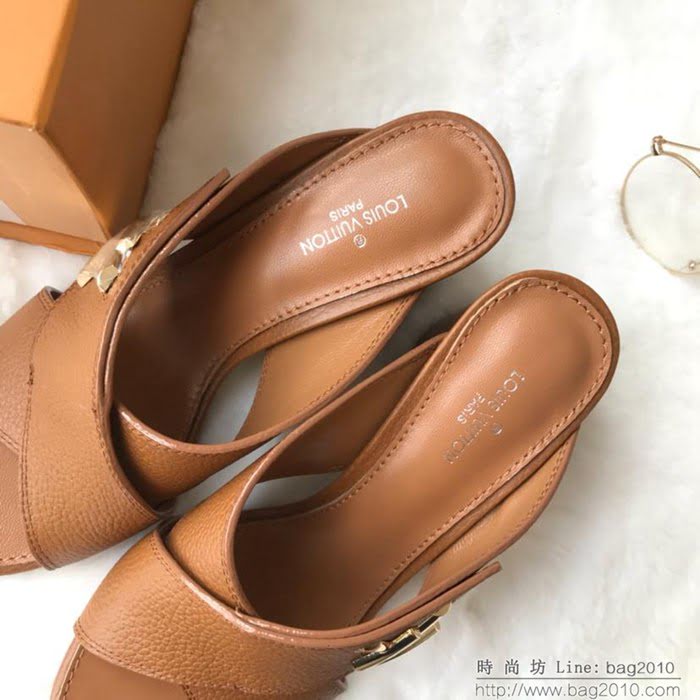 LV路易威登 18ss春夏涼拖系列 荔枝紋牛皮 簡約大方 女粗跟涼拖鞋  ljl1624